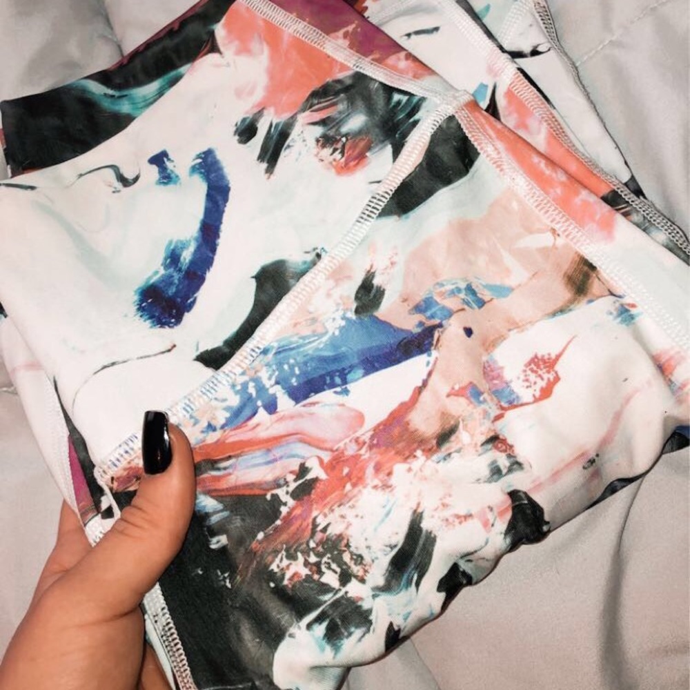 LULU LEMON HIGHWAISTED LEGGINGS